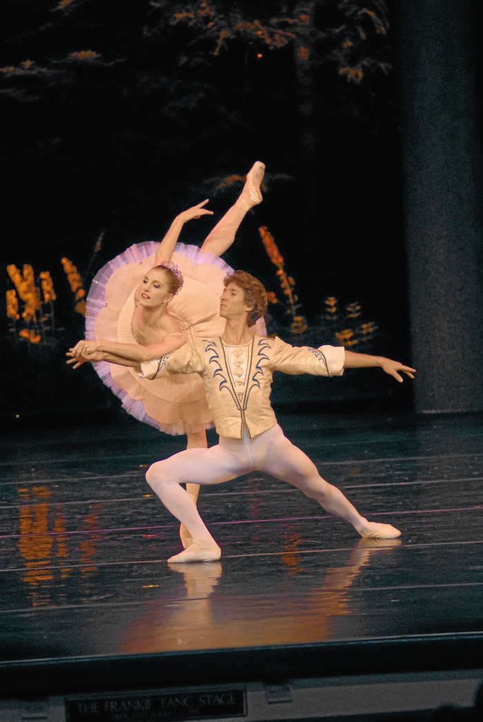  Wendy-Whelan-and-Damian-Woetzel-performing-the-pas-de-deux-from-George-Balanchines-The-Nutcracker-in-Vail-in-2007-photo-by-Rex-Keep